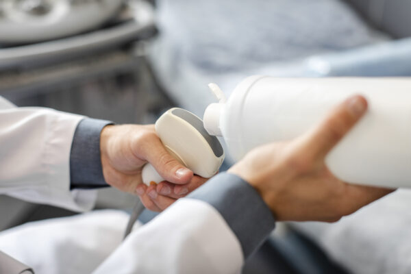 doctor-hands-preparing-medical-device-use Muskuloskeletinė ultragarsinė diagnostika + konsultacija